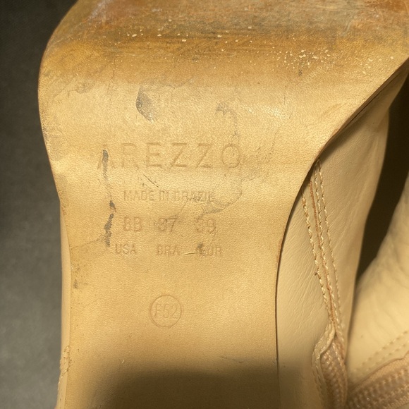 Vintage tan leather booties. Made in Brazil. Size 8B. Bra. 37. EUR. 39. - Picture 15 of 15